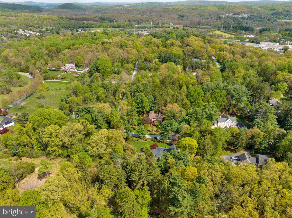 34 Hessian Blvd Property Photo 64