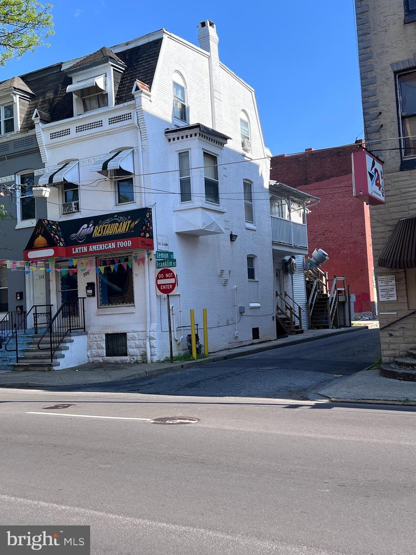 726 Franklin St Property Photo 4