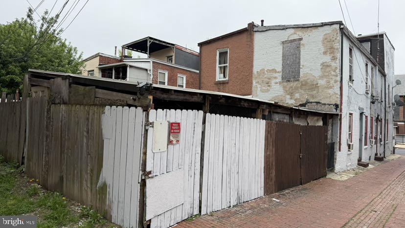 911 Walnut Property Photo 6