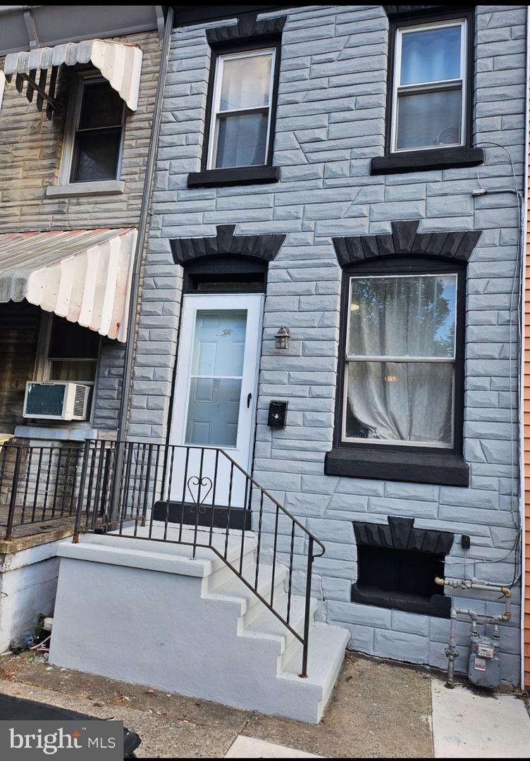 1220 MUHLENBERG ST