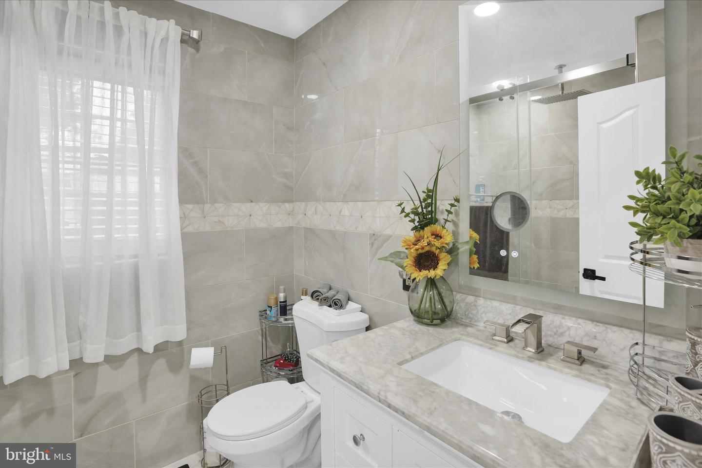 422 Noble St Property Photo 18