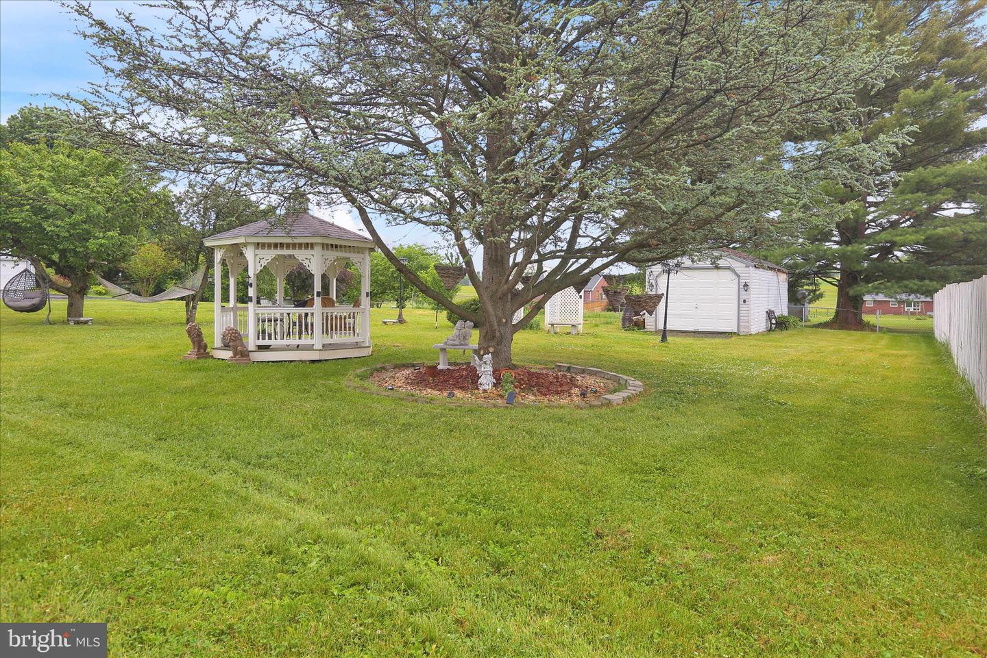 422 Noble St Property Photo 32