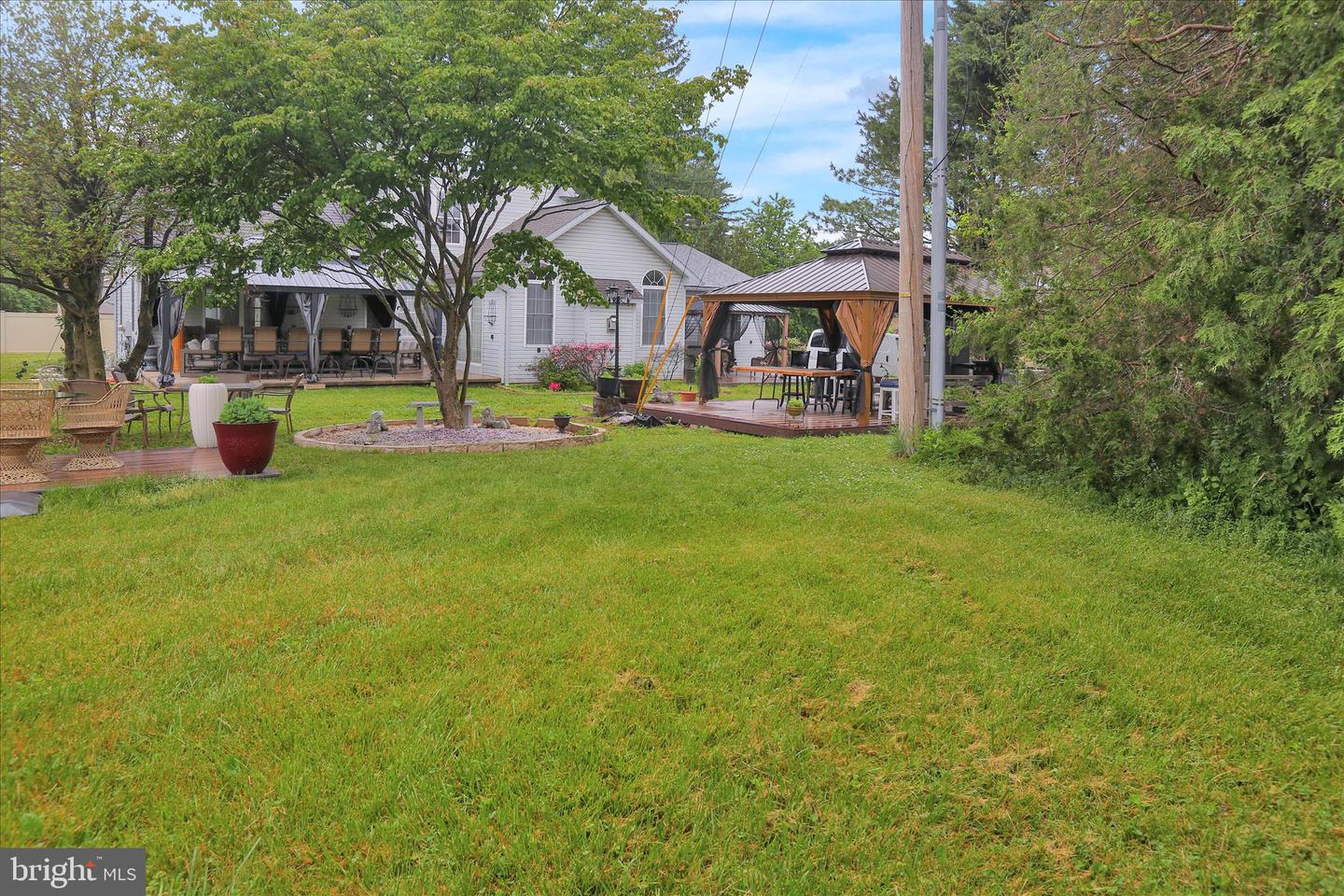 422 Noble St Property Photo 33