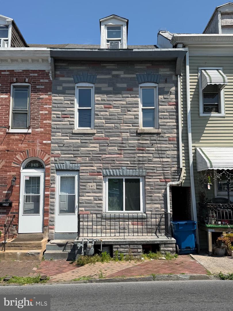 947 Cotton St Property Photo 1