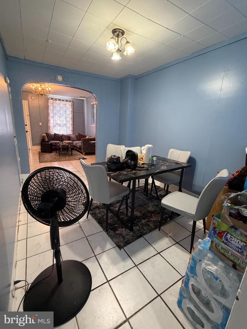 324 Spring Garden St Property Photo 4