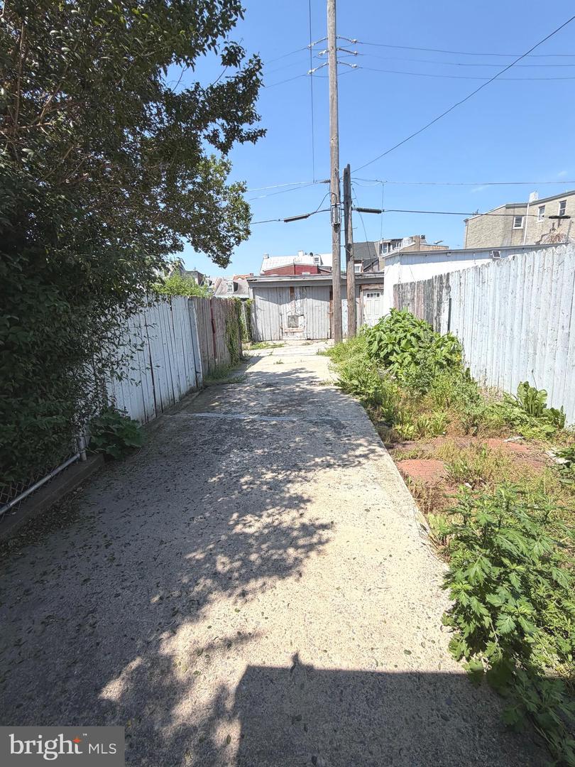 324 Spring Garden St Property Photo 8