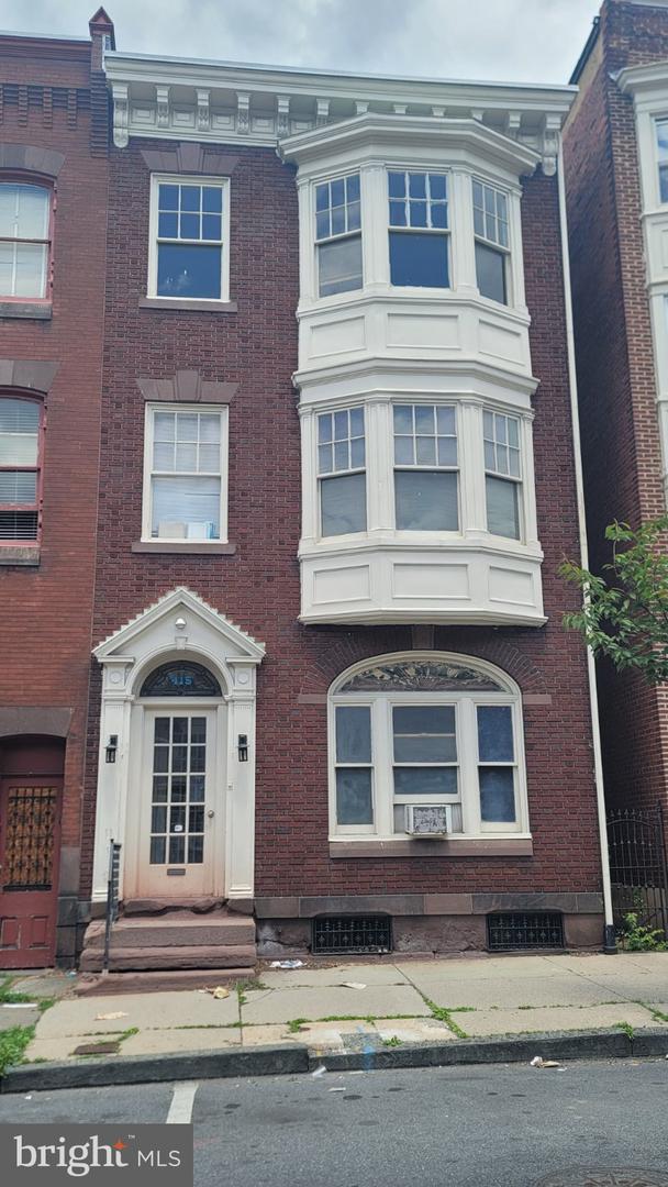 415 Walnut St Property Photo 4
