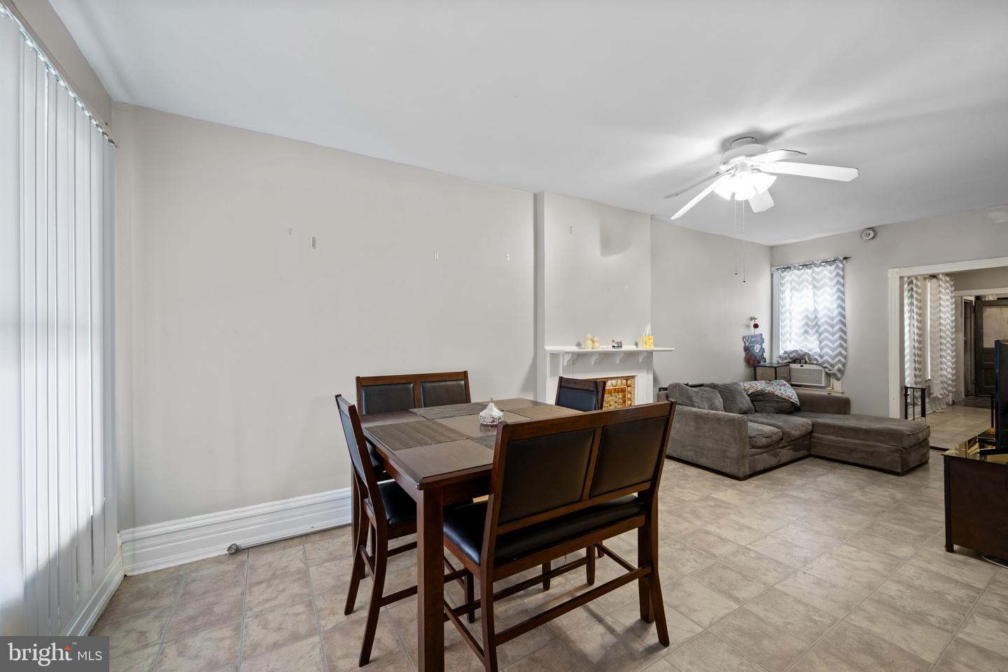 131 Pear St Property Photo 3