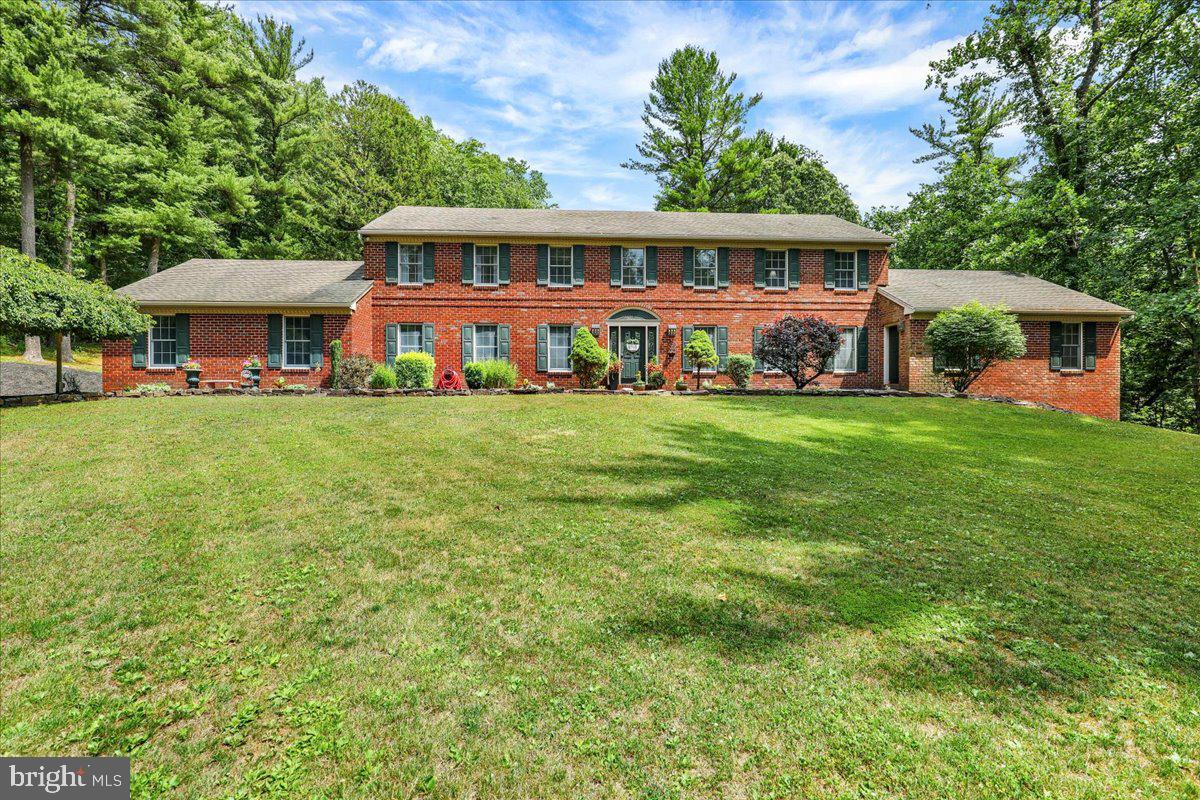 8 Tudor Ct Property Photo 1