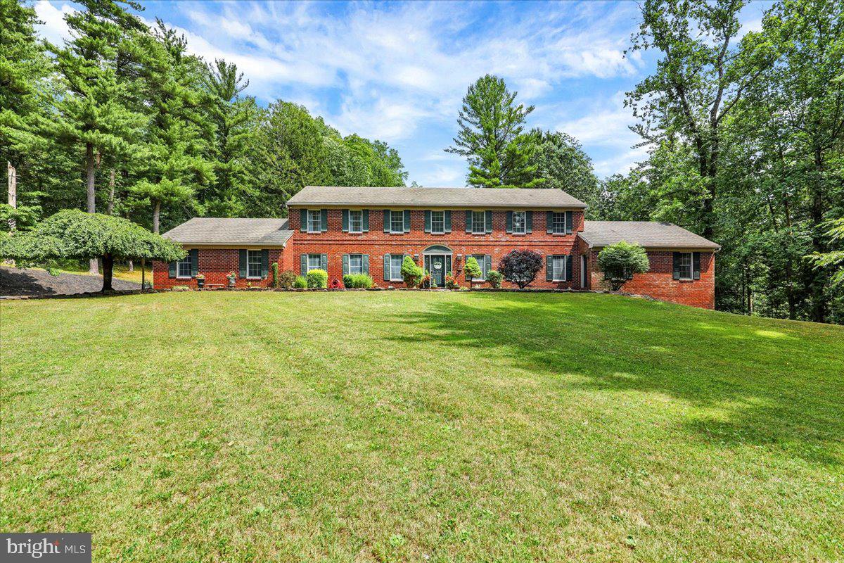 8 Tudor Ct Property Photo 2