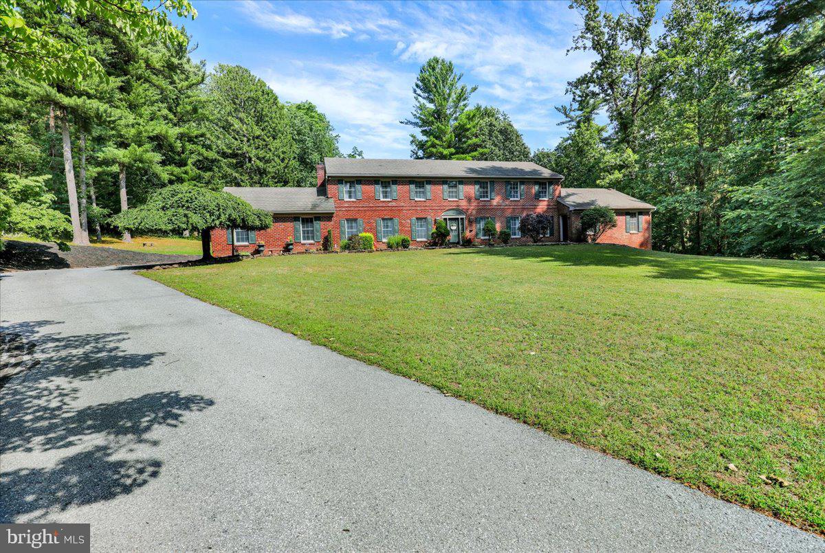 8 Tudor Ct Property Photo 3