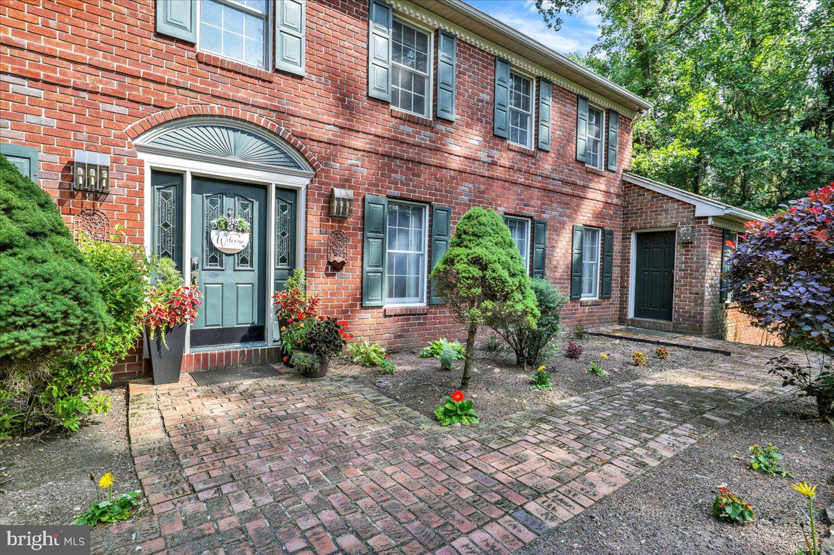 8 Tudor Ct Property Photo 4