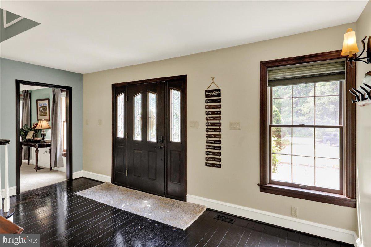 8 Tudor Ct Property Photo 6