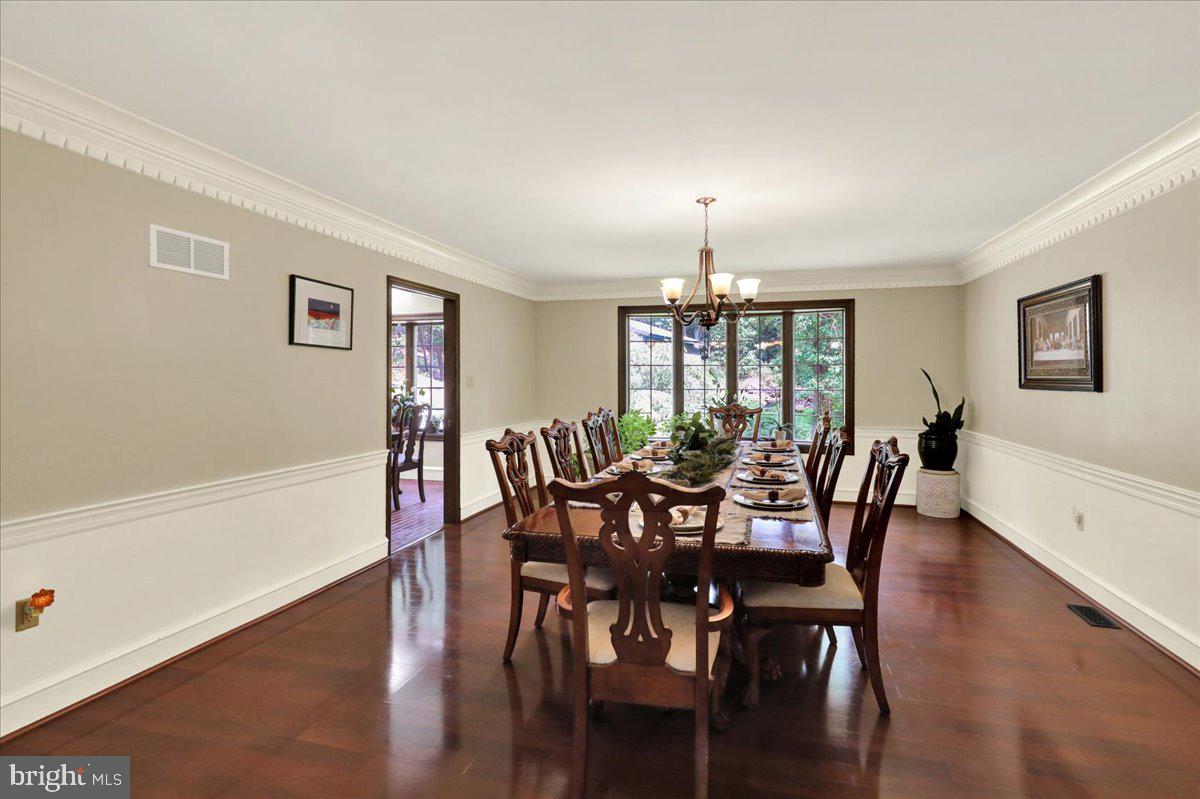 8 Tudor Ct Property Photo 11
