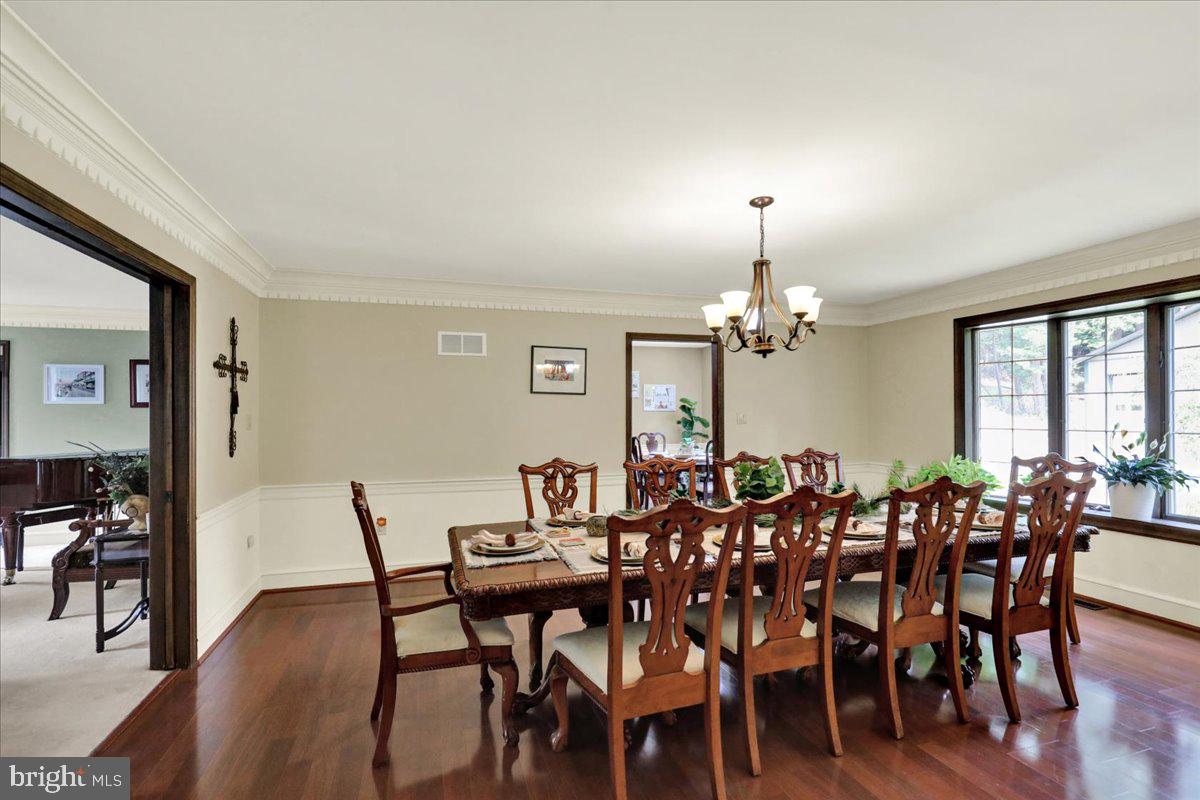 8 Tudor Ct Property Photo 12