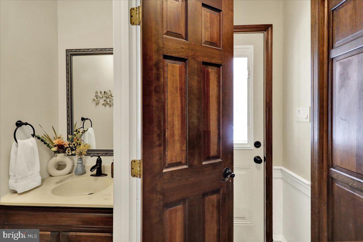 8 Tudor Ct Property Photo 18