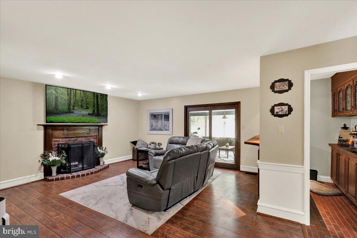8 Tudor Ct Property Photo 19