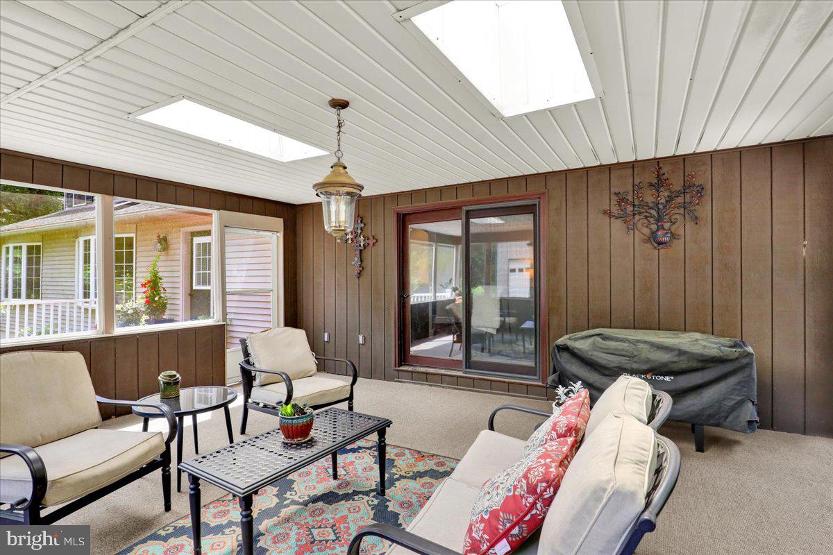 8 Tudor Ct Property Photo 25