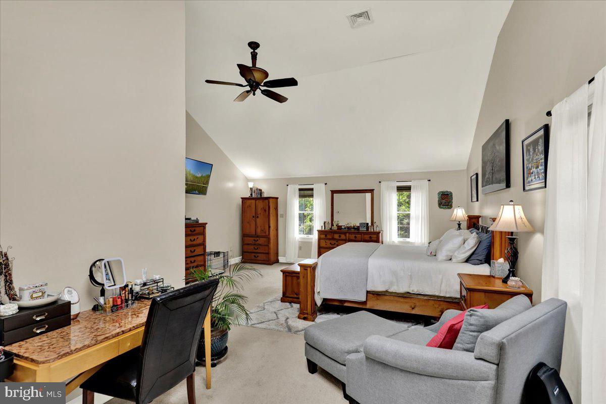 8 Tudor Ct Property Photo 32