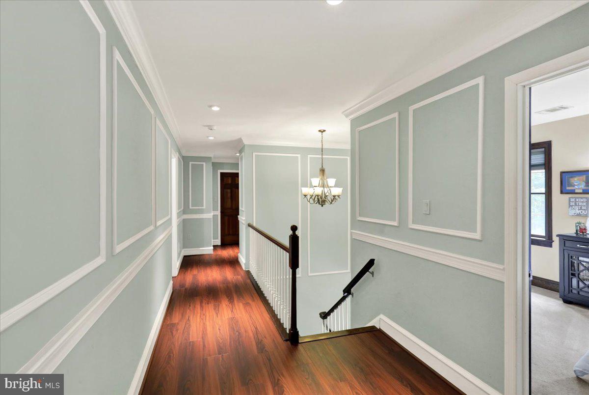 8 Tudor Ct Property Photo 36
