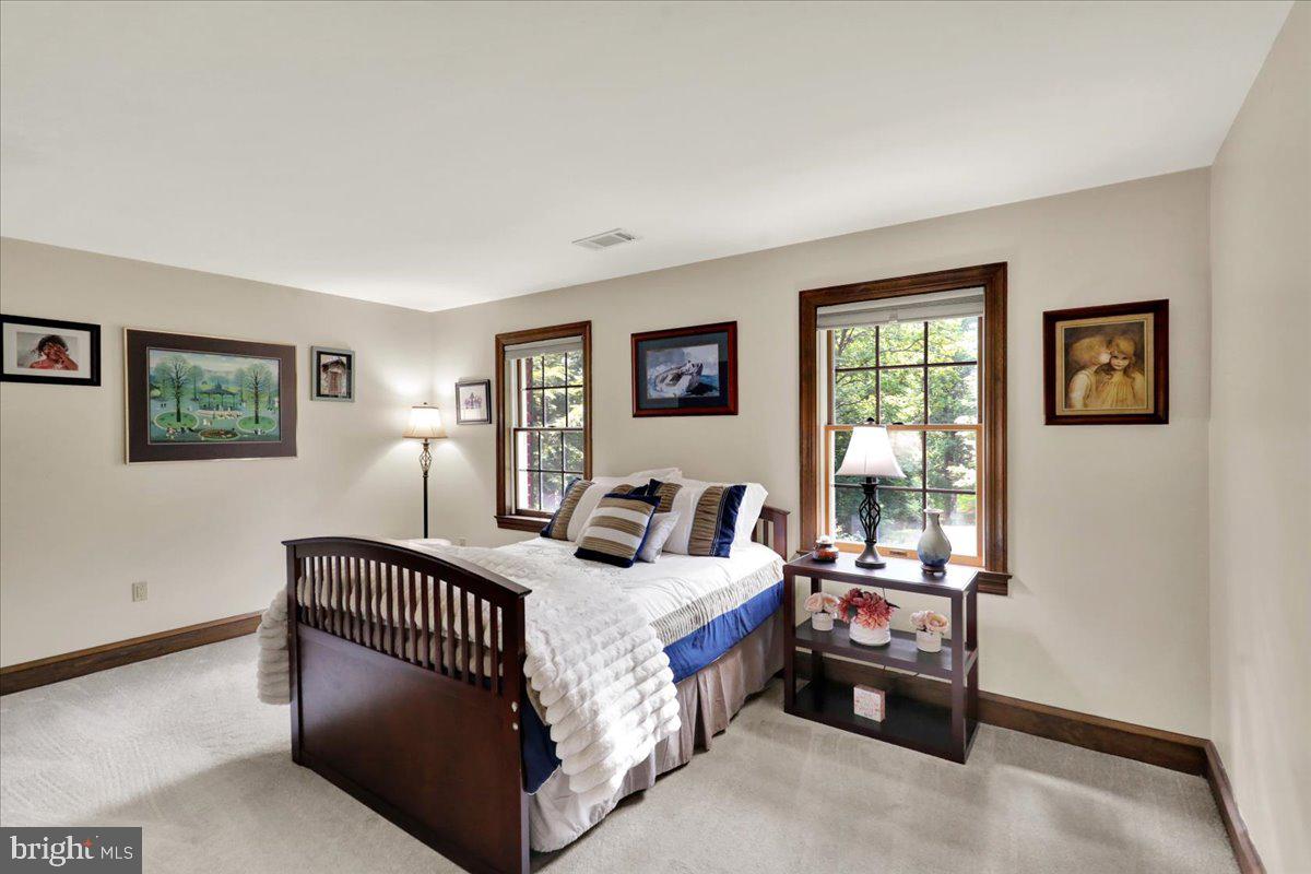 8 Tudor Ct Property Photo 37