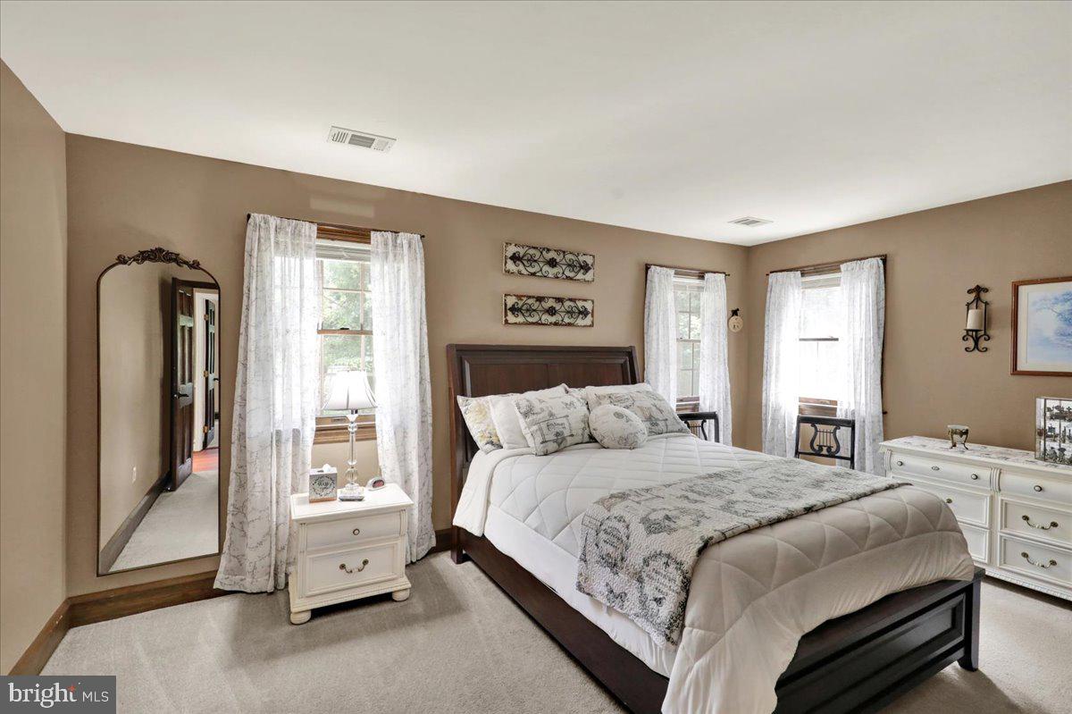 8 Tudor Ct Property Photo 39