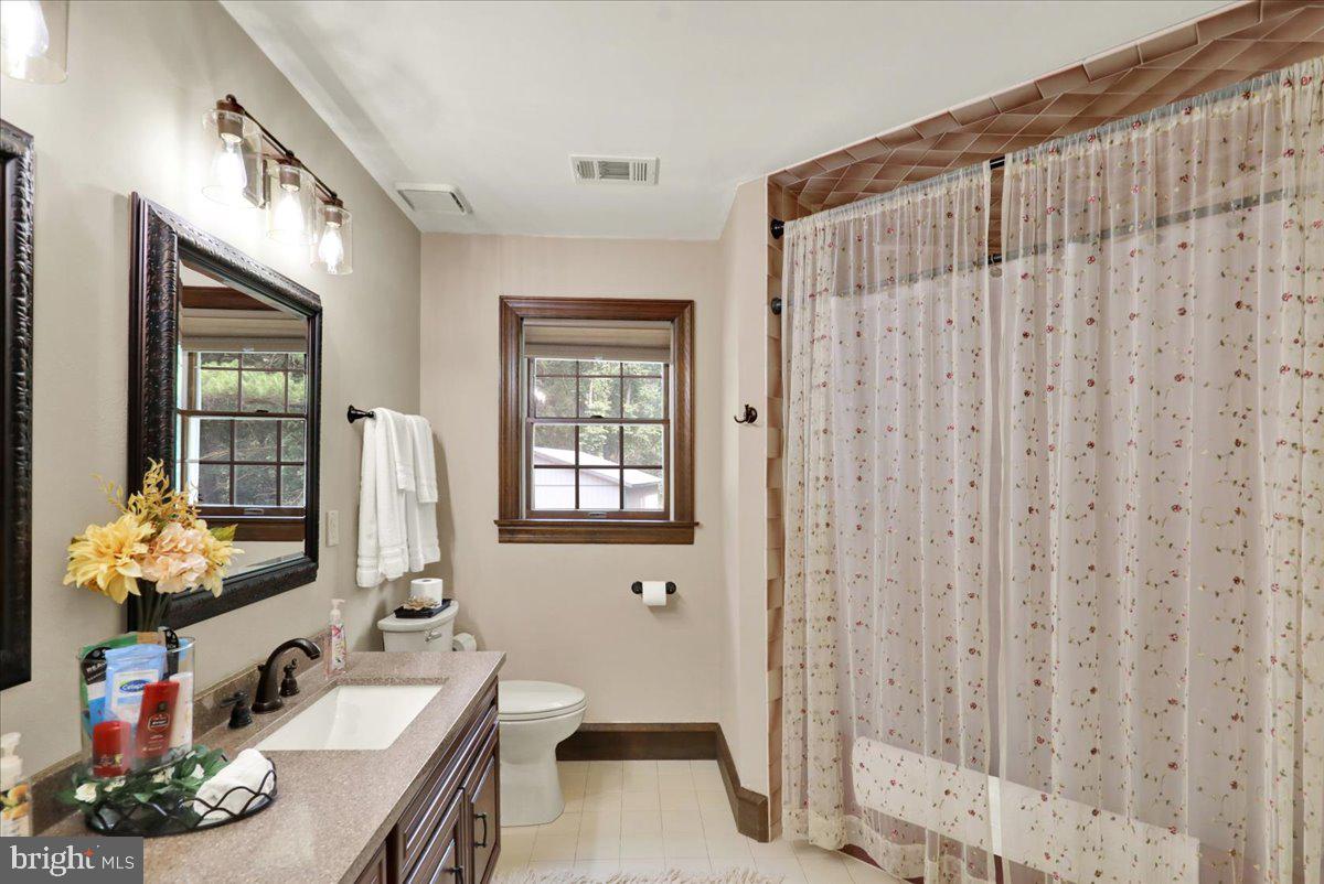 8 Tudor Ct Property Photo 41
