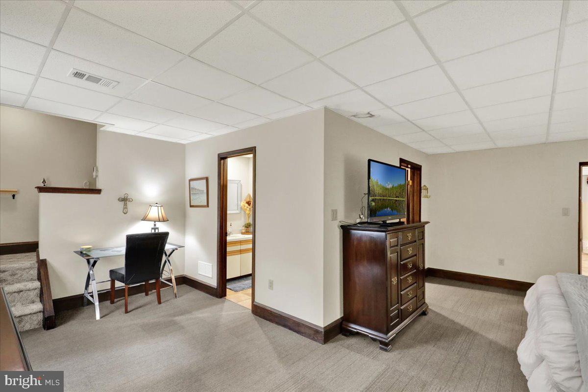8 Tudor Ct Property Photo 52