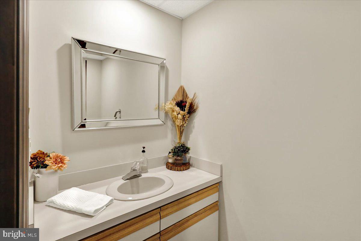 8 Tudor Ct Property Photo 53