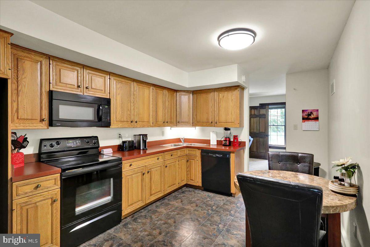 8 Tudor Ct Property Photo 63