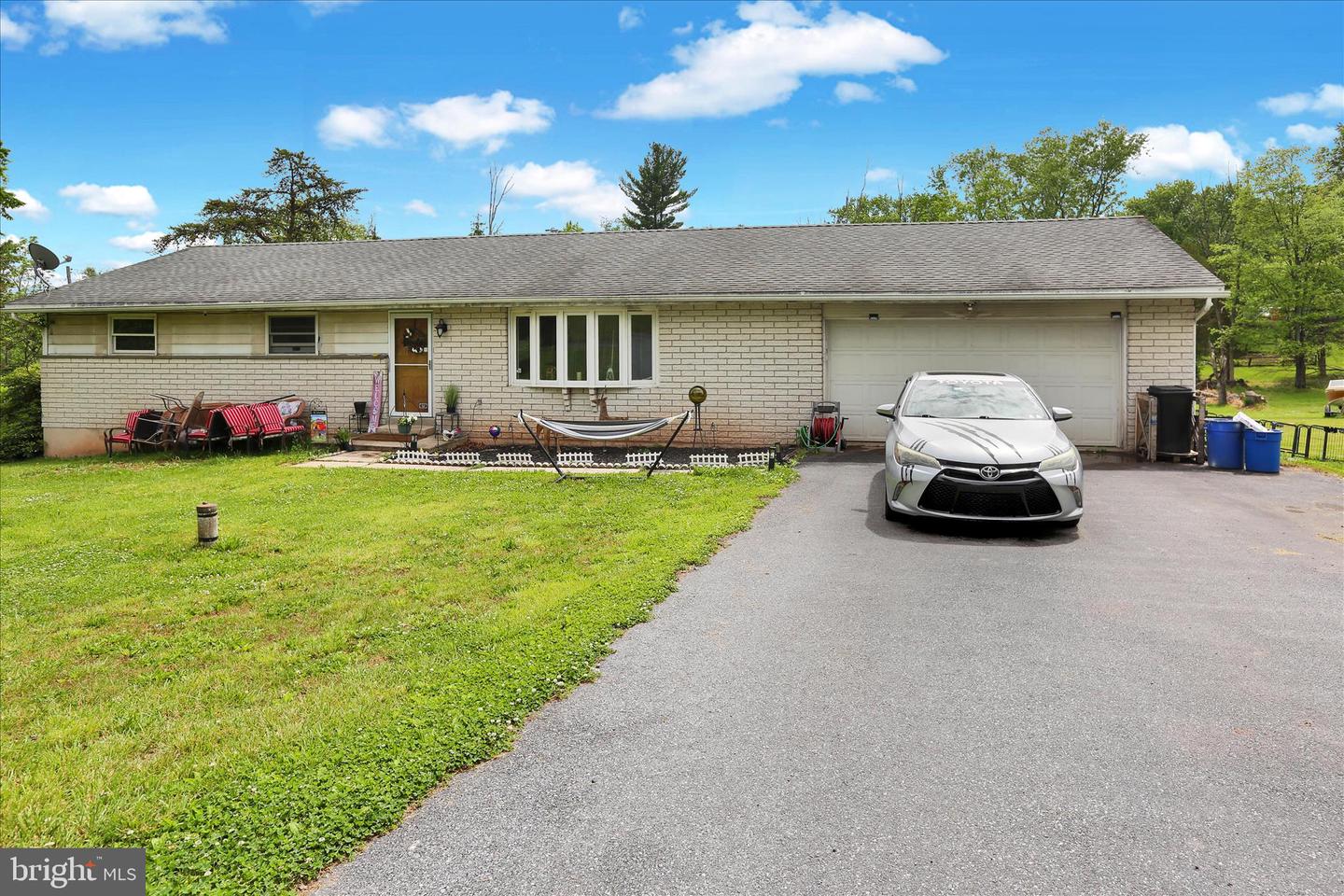 88 Spruce Ave Property Photo 2