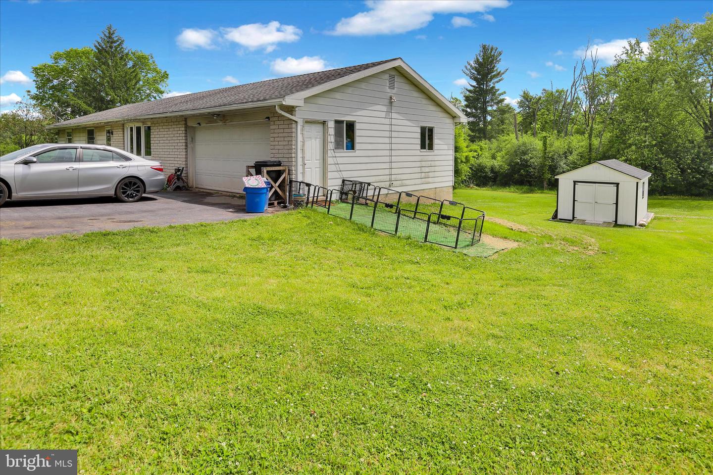 88 Spruce Ave Property Photo 3
