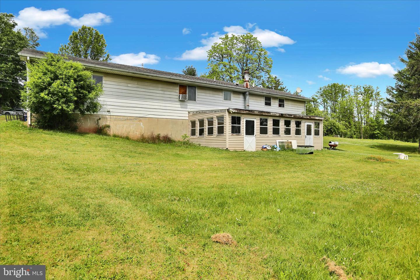 88 Spruce Ave Property Photo 5