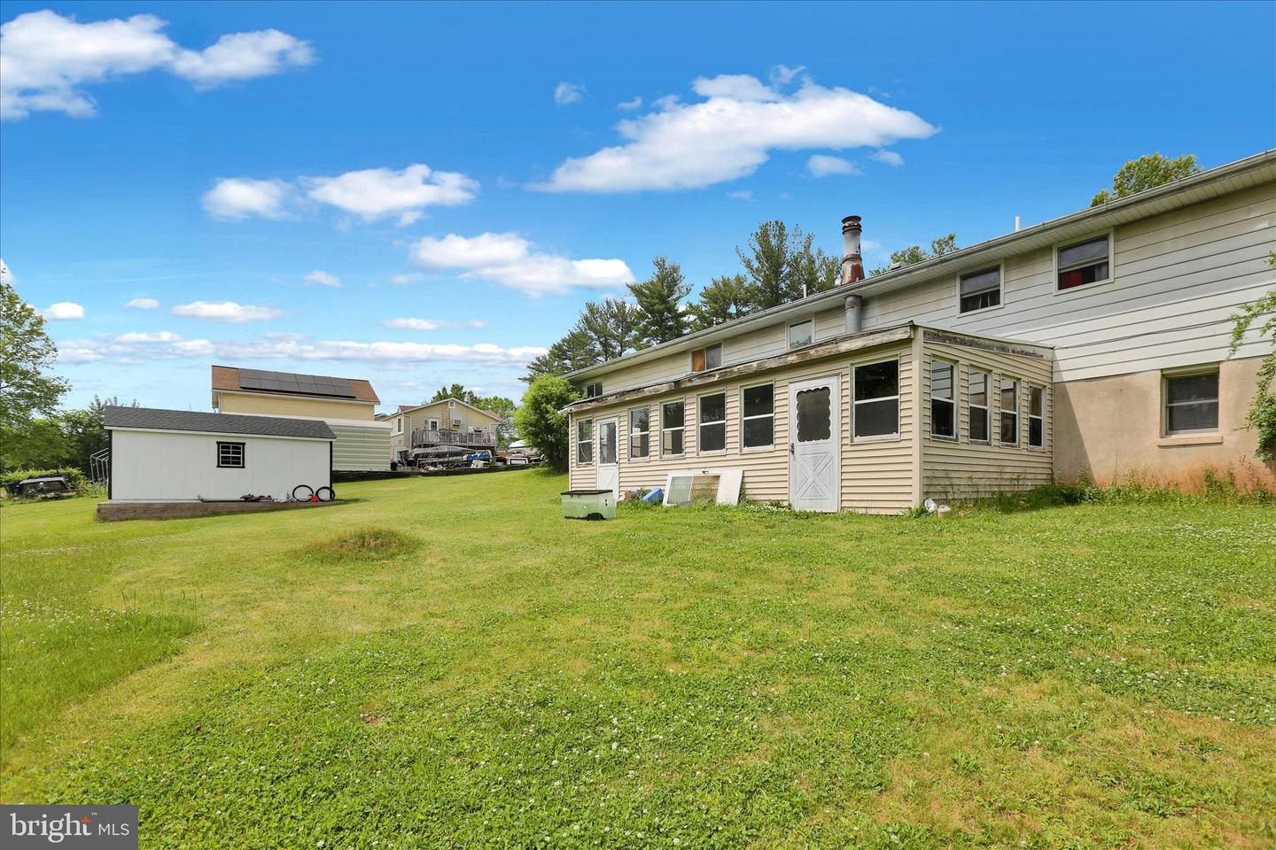 88 Spruce Ave Property Photo 6