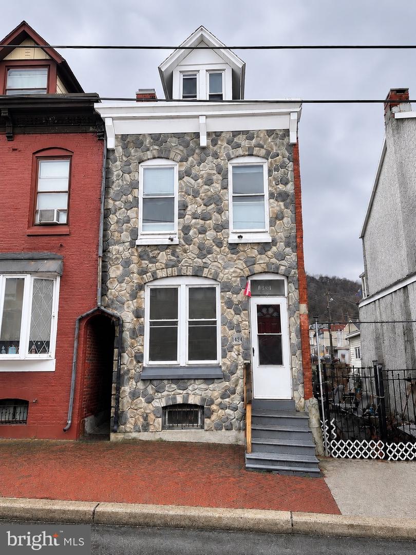1424 Muhlenberg St Property Photo 1