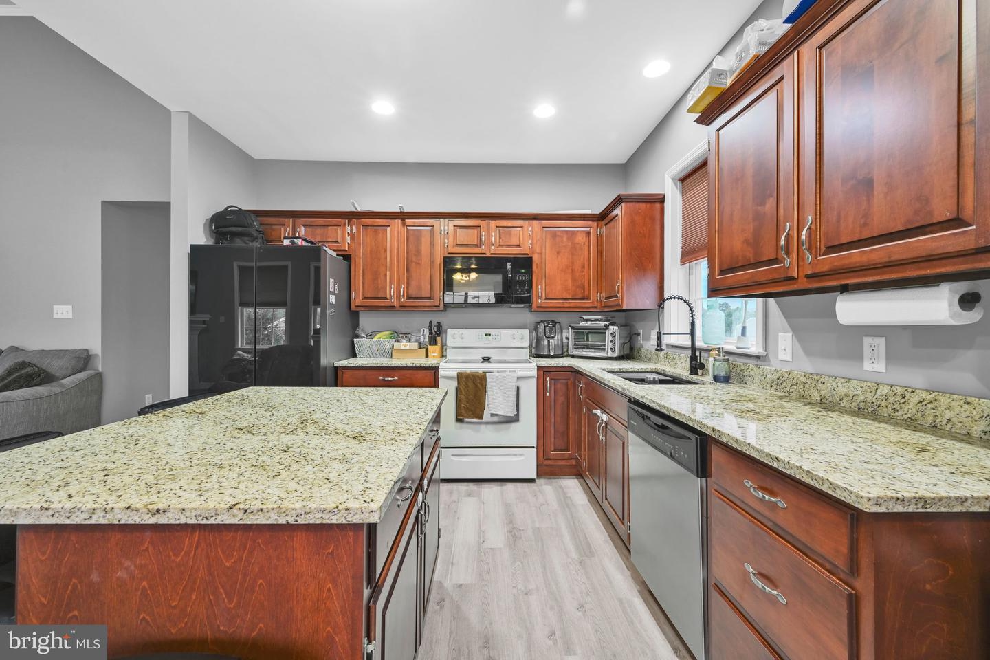 425 Westbury Dr Property Photo 19