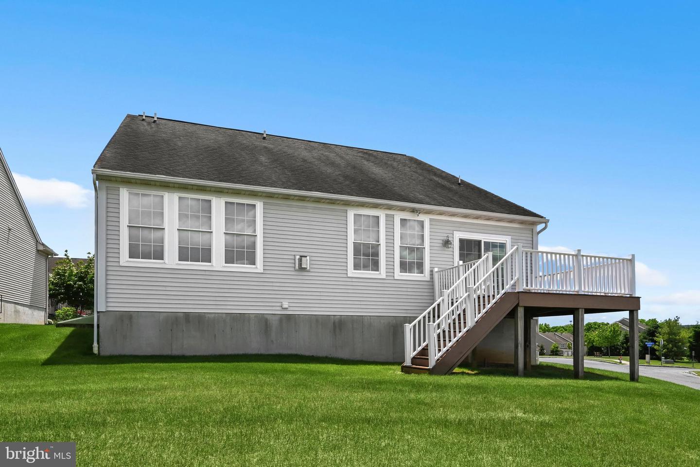 425 Westbury Dr Property Photo 37