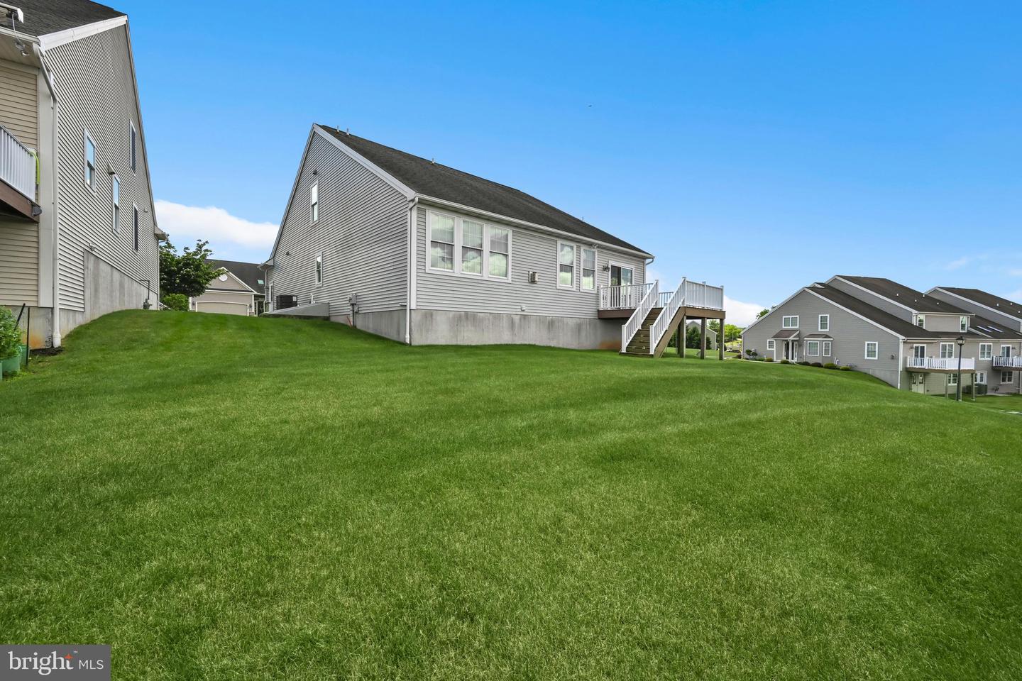 425 Westbury Dr Property Photo 40