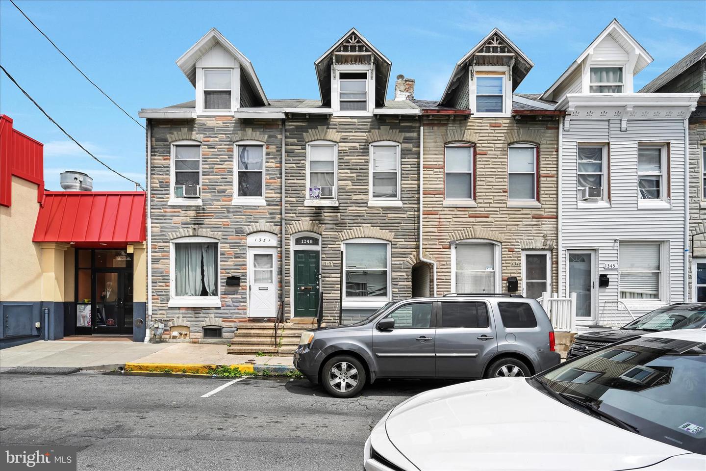 1349 Moss St Property Photo 4