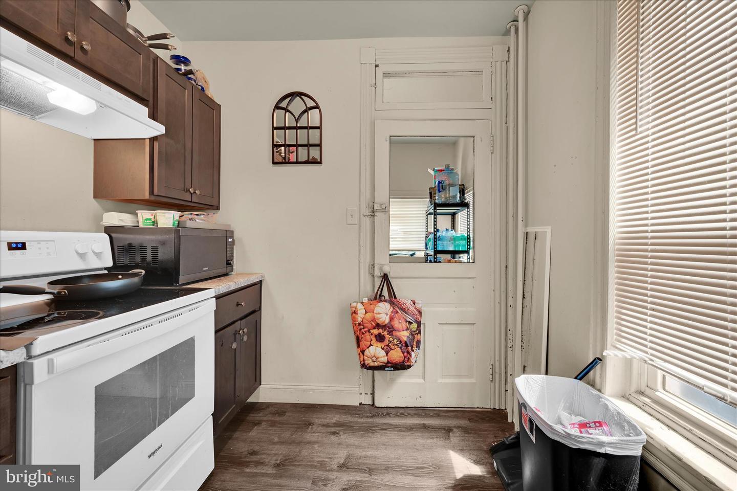 1349 Moss St Property Photo 17
