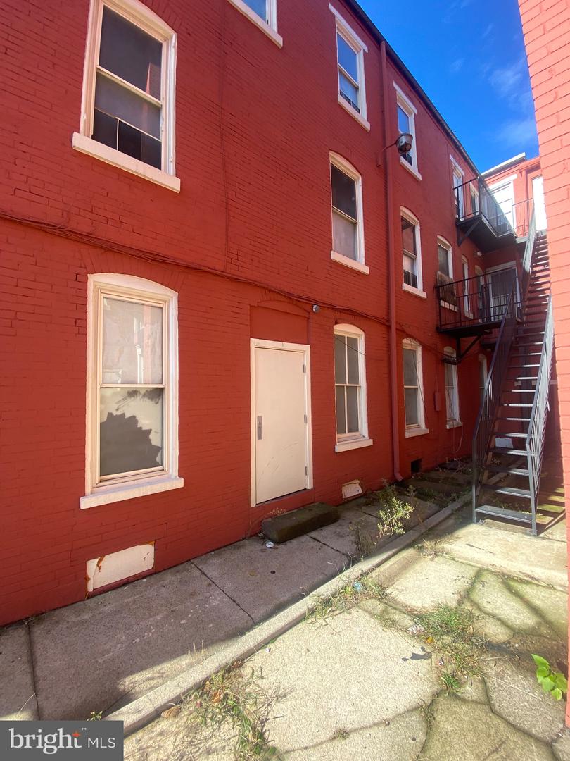 416 Property Photo 3