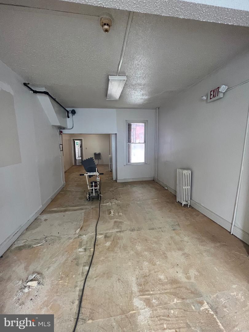 416 Property Photo 8