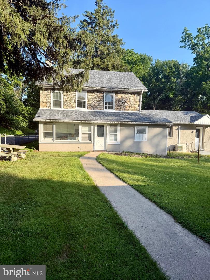 2800 River Rd Property Photo 1