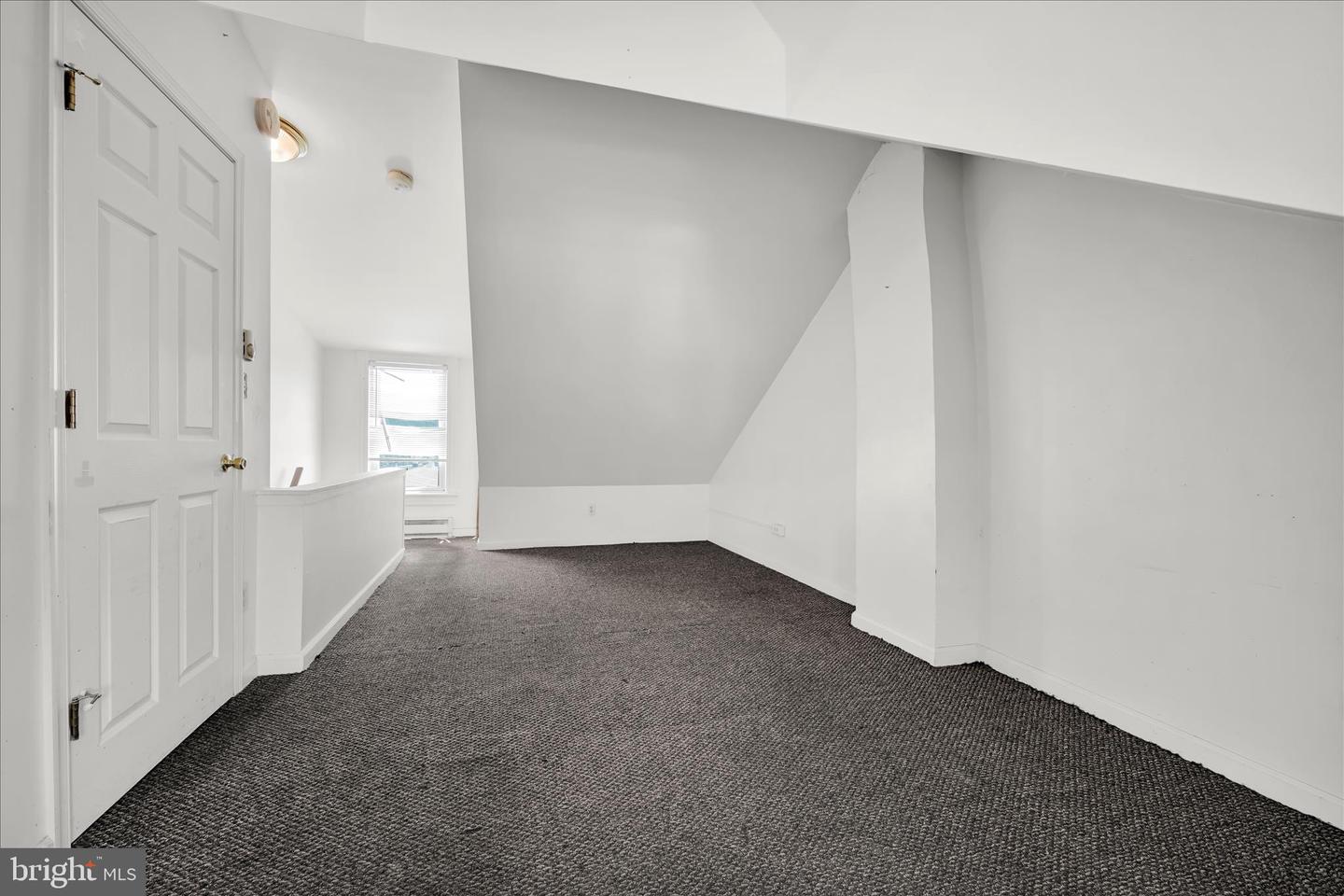 940 Pike St Property Photo 31