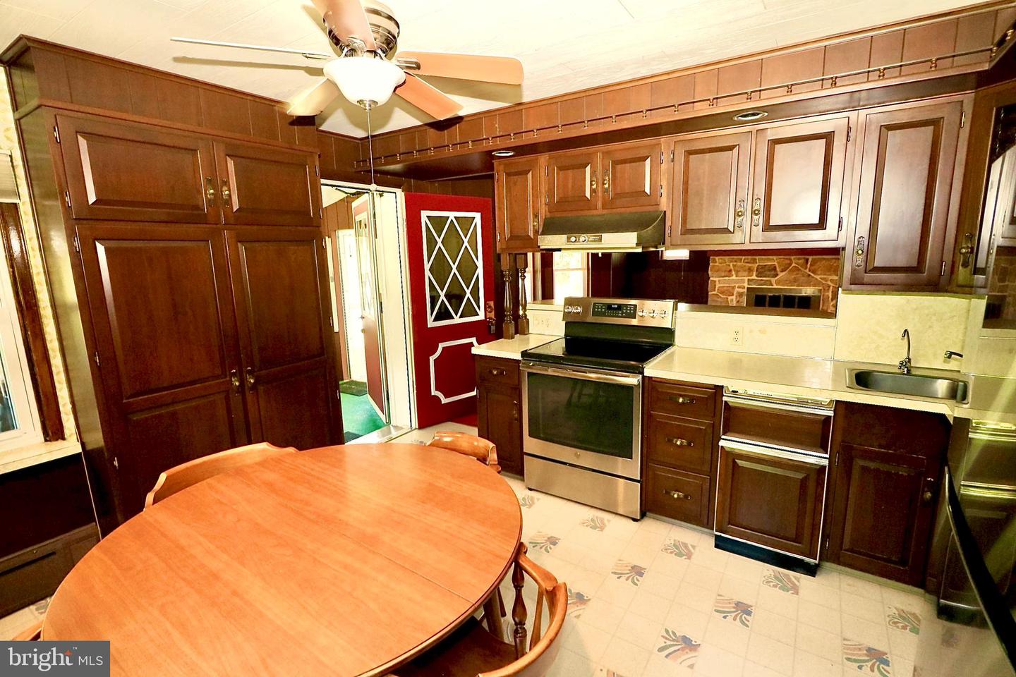 257 Valley Rd Property Photo 2