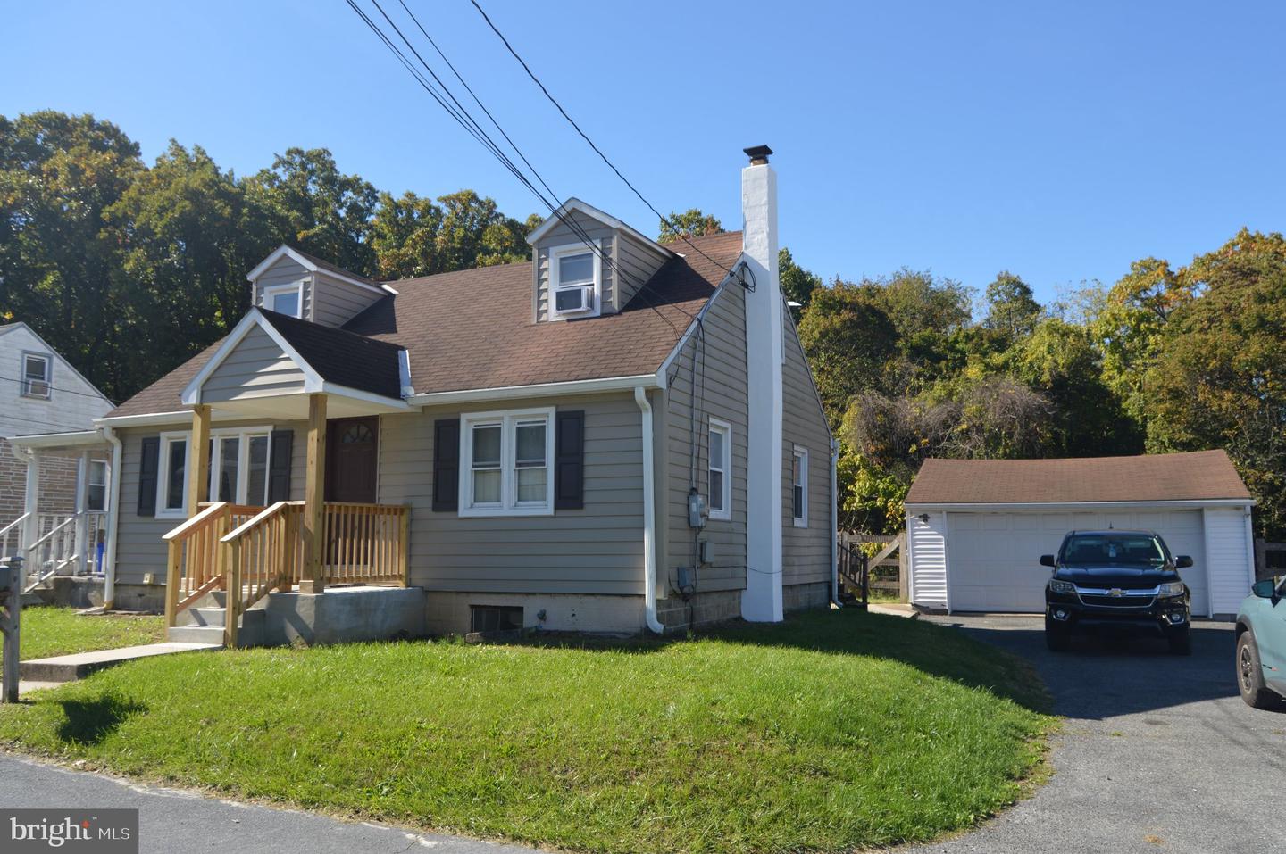 46 MOUNTAIN SPRING RD Property Photo 1