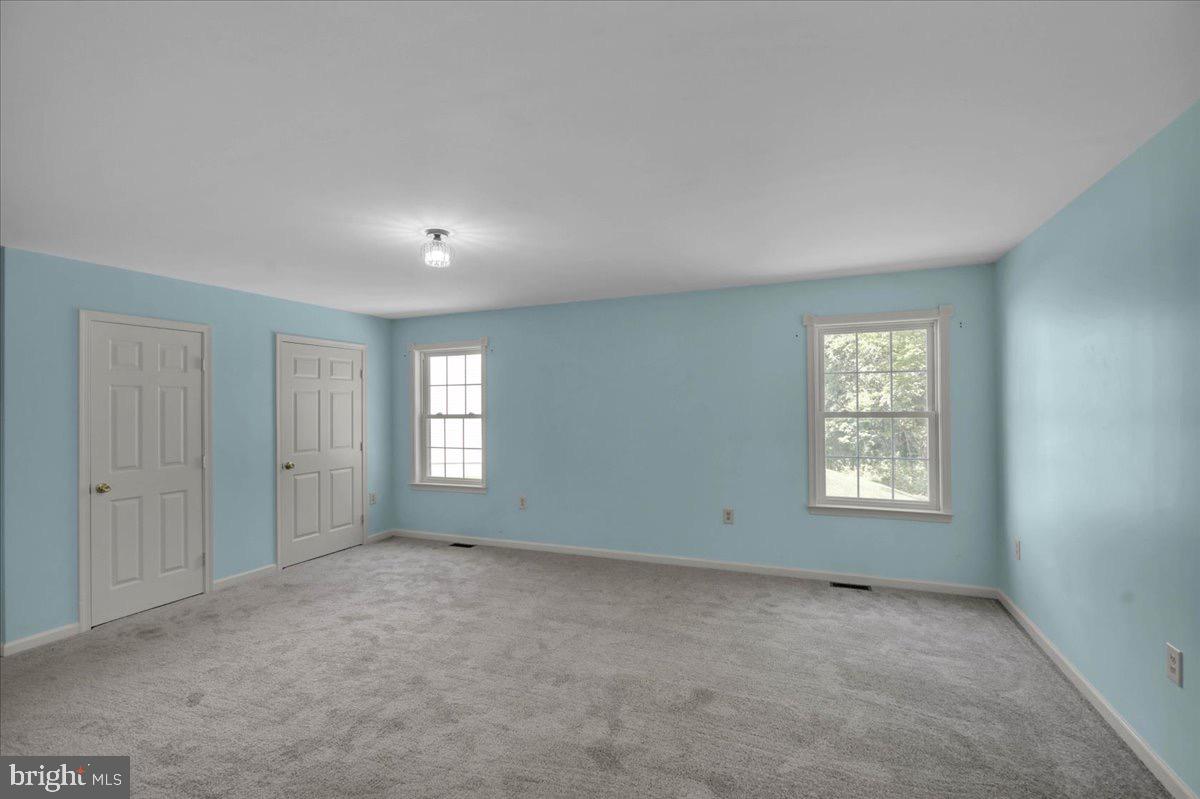 223 Woodbridge Ln Property Photo 16