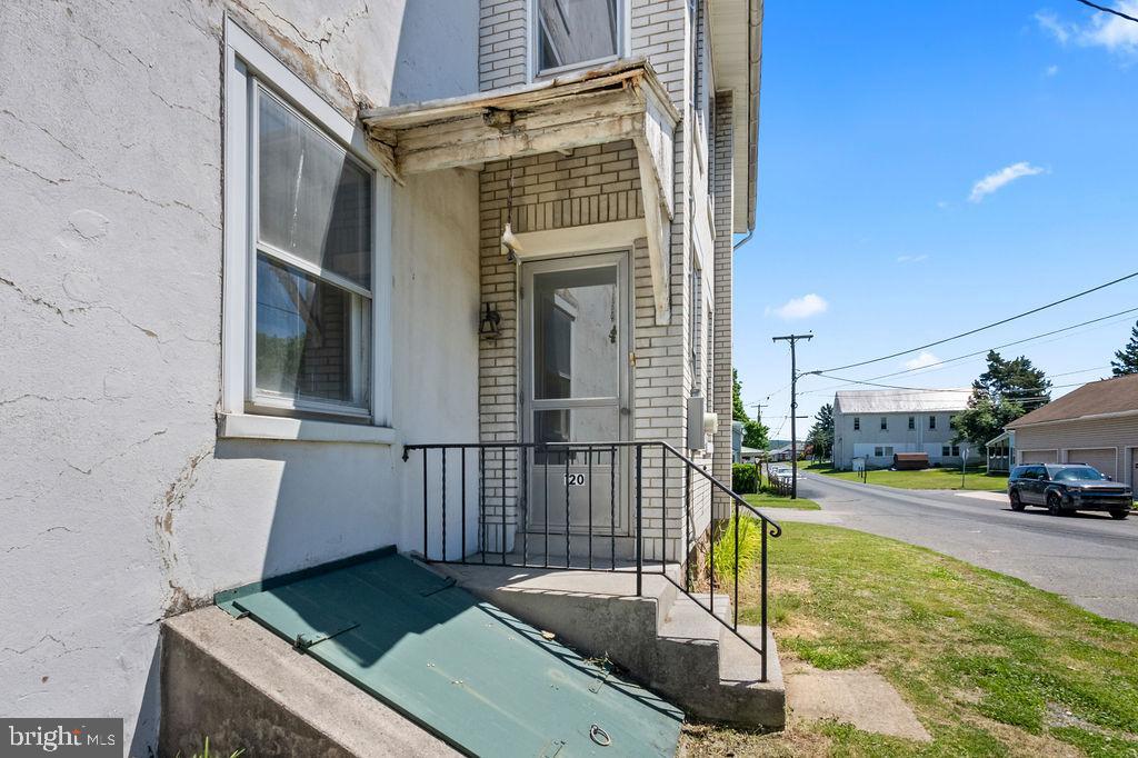 120 S Kemp St Property Photo 6