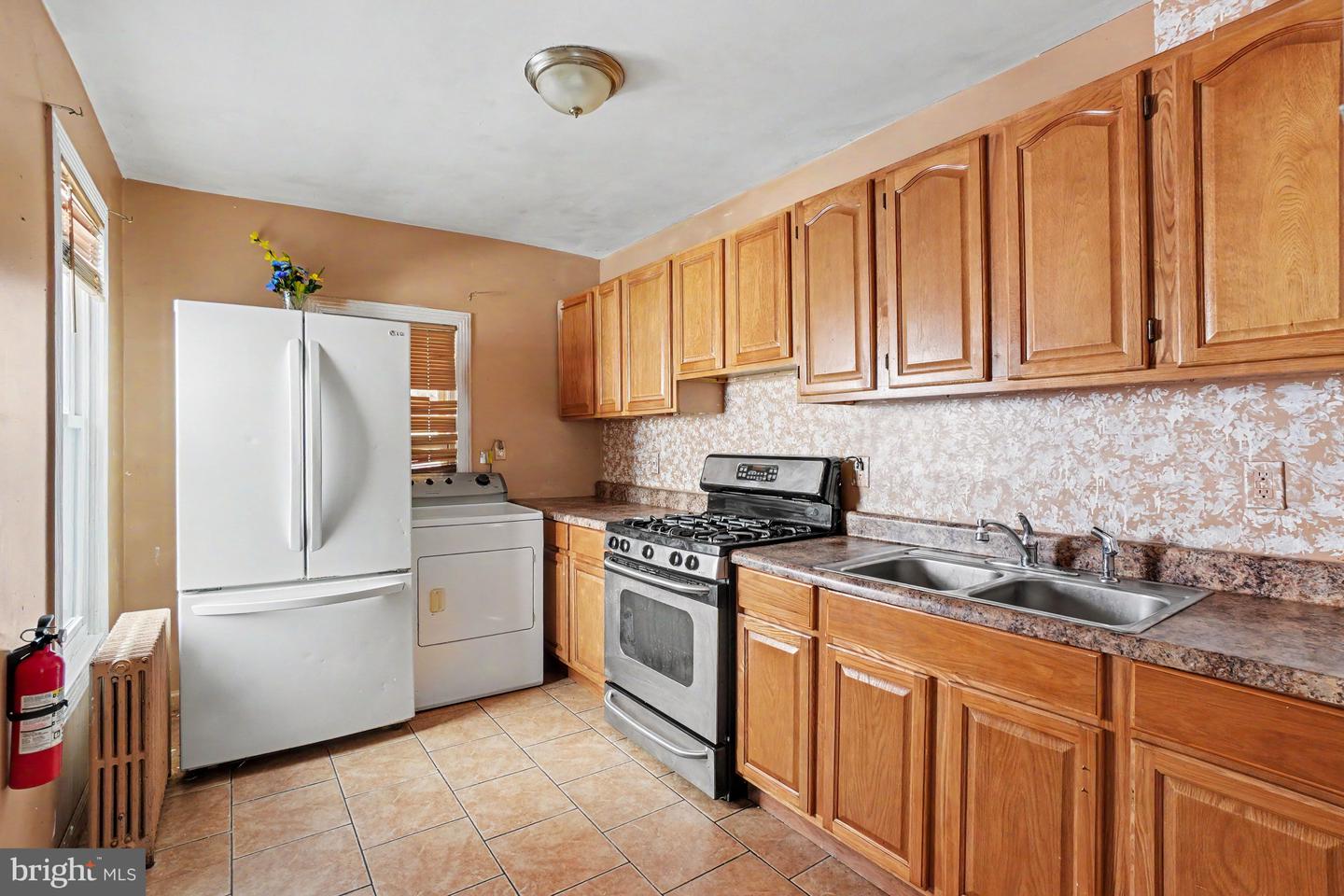 1105 Green St Property Photo 8