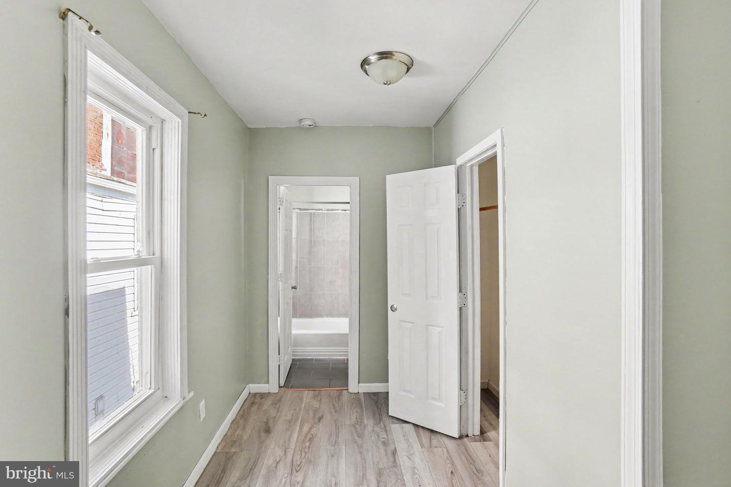 1105 Green St Property Photo 12